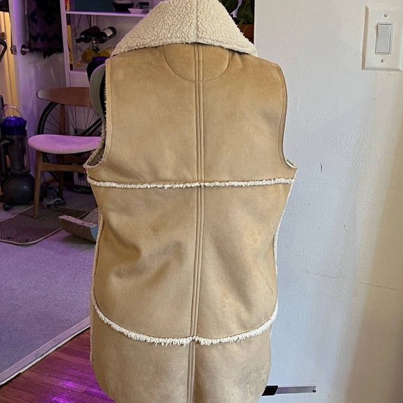 NWOT, Athleta, Faux Tan Suede Sherpa Vest, L/XL - Picture 3 of 11